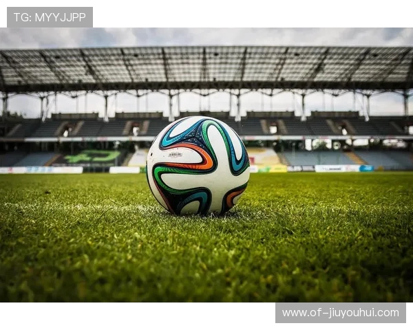 足球比赛落场足球:解析比赛后球员情绪与团队凝聚力的变化及影响 足球比赛落场足球:解析比赛后球员情绪与团队凝聚力的变化及影响